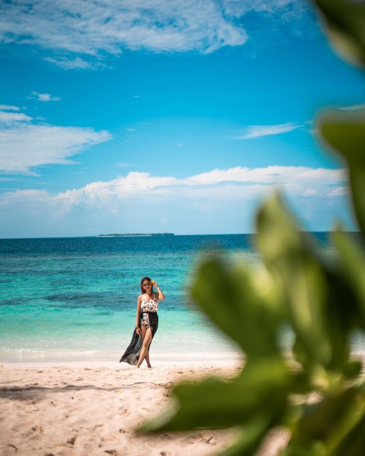 'Digital Babe' Anushka Sen turns 'Aqua Woman', shares unbelievable moment from mid-sea 795637