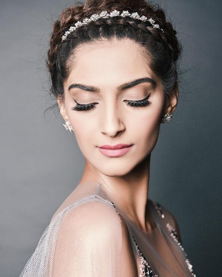 Edgy Accessories To Amp Up The Hair Look Like Sonam Kapoor: Which One Would You Like To Try? - 5