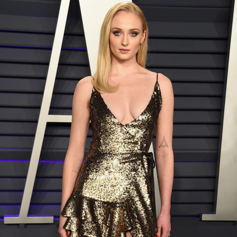 Easy Yet Stylish Hairstyles Of Sophie Turner That You Can Recreate, Take Cues - 5