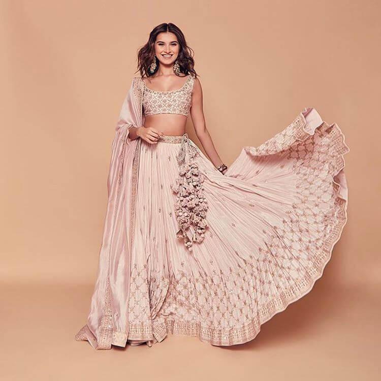 Fuss Free Indian Wedding Looks For This Stylish Guest: From Tara Sutaria To Jacqueline Fernandez - 0