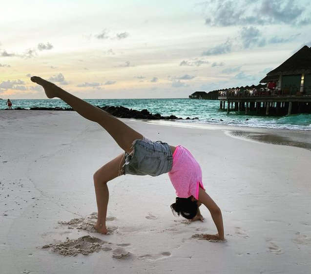 Hansika Motwani Has The Best Kind Of Blues In Her Latest Beach Photo, These Pictures Are A Proof Of It - 3