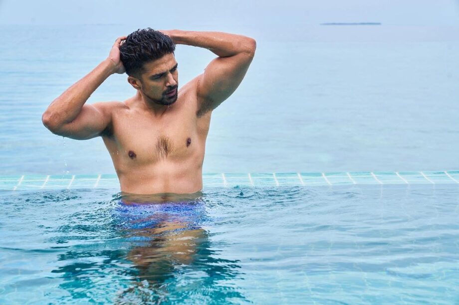 Haye Garmi: Saqib Saleem Bare Shirtless Looks Will Heat Up Your Screen - 0