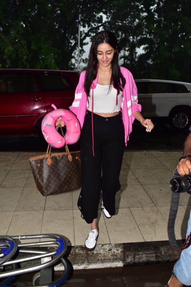 Heading Towards A Vacay? Here Is Ananya Panday Showing You Ways To Look Hot During Your Travel - 3