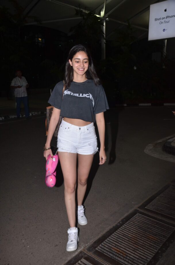 Heading Towards A Vacay? Here Is Ananya Panday Showing You Ways To Look Hot During Your Travel - 0