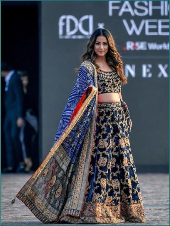 Hina Khan Looks Drop-Dead Gorgeous As She Walks The Ramp At Lakme Fashion Week; See Pics - 0