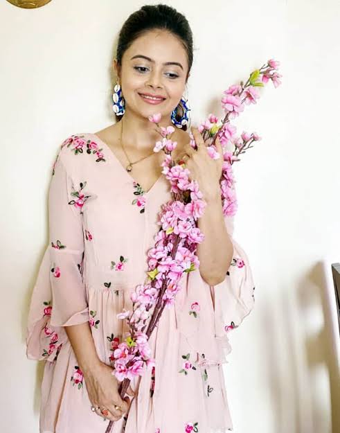 Hina Khan Vs Devoleena Bhattacharjee: Which Star Wore The Pink Floral Dress Better? - 7