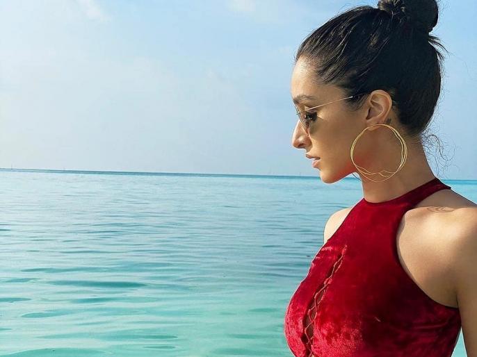 Hoop earrings for all occasions! Glamorous silver for an edgy look or elegant gold at the beach: Which hoop earring of Shraddha Kapoor is your pick? - 3