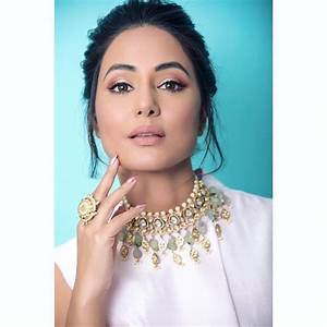 Choker necklaces, ace the fashion game with Hina Khan, take cues here - 2