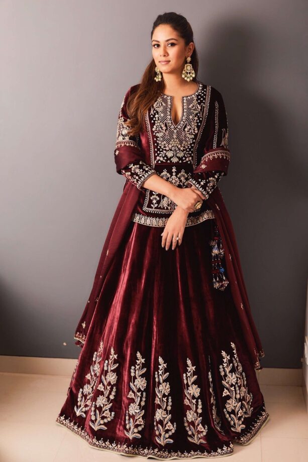 Janhvi Kapoor To Shilpa Shetty: Hotties In Velvet Ethnics - 1