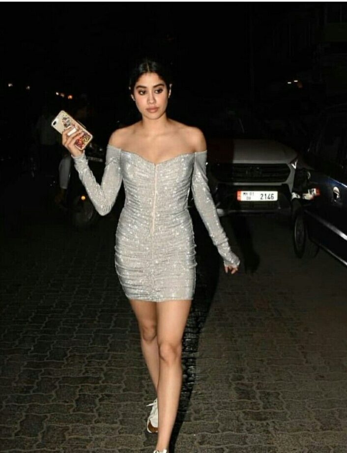 Janhvi Kapoor’s Dresses We Are Crushing On! From Bodycon Dresses To Backless Dresses Is Kind Of Amazing! - 0