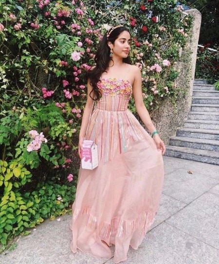 Janhvi Kapoor’s Looks That Are Bridesmaid Goals: Which Look Is Your Bridesmaid Outfit Goal? - 3