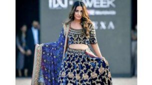 Hina Khan Looks Drop-Dead Gorgeous As She Walks The Ramp At Lakme Fashion Week; See Pics