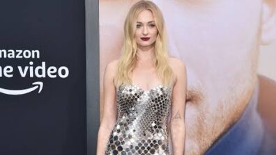 Monotone Queen: Take Cues From Sophie Turner To Stab Millions Of Hearts