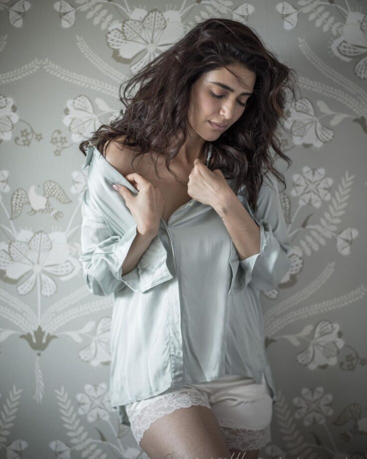 Mouni Roy To Karishma Tanna: Hottest TV Divas On Instagram To Keep An Eye On - 2