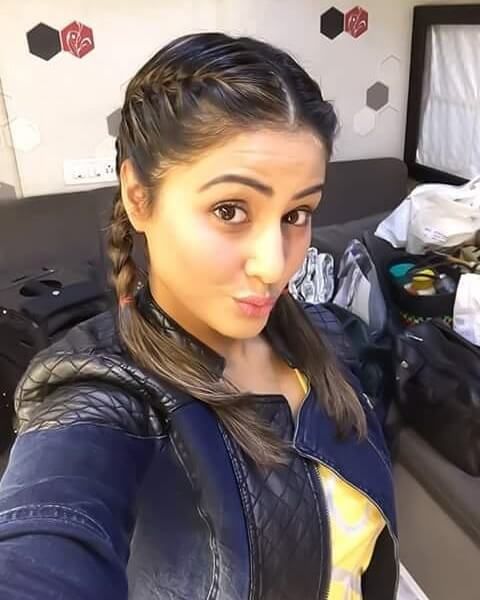 Need a ponytail upgrade? Try this semi-braided hairstyle of Hina Khan to look sassy - 1