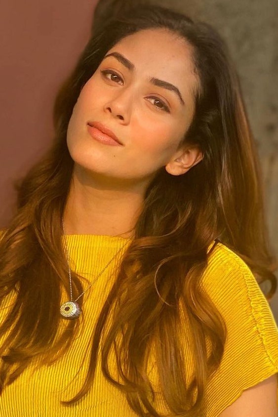 No filter beauty! Mira Rajput’s ‘less is more looks’ that we love! See here - 1