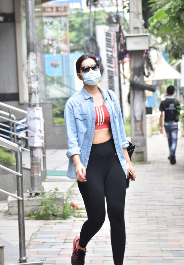 Photo: Fitness Enthusiast Raashii Khanna Donned A Denim Jacket With Her Workout Outfit; This Unusual Add-On Is Surely A Hit - 2