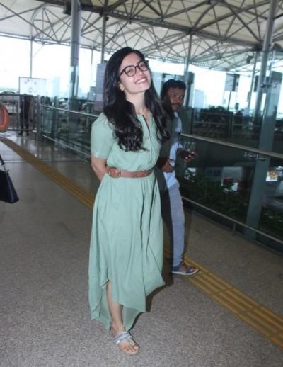 Rashmika Mandanna Keeping Her OOTD Simple Yet Chic, Take Cues - 0