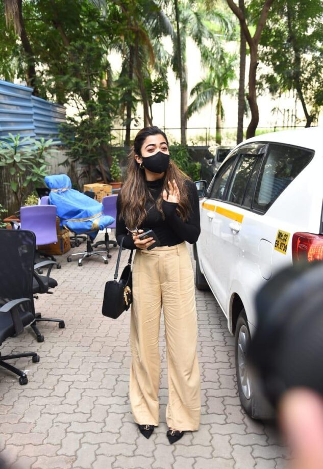 Rashmika Mandanna Keeping Her OOTD Simple Yet Chic, Take Cues - 1