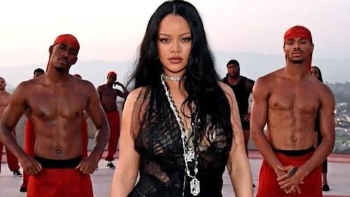 Rihanna’s Leather Tube Top Is Perfect For Friends Night And We Have To Bookmark It - 0