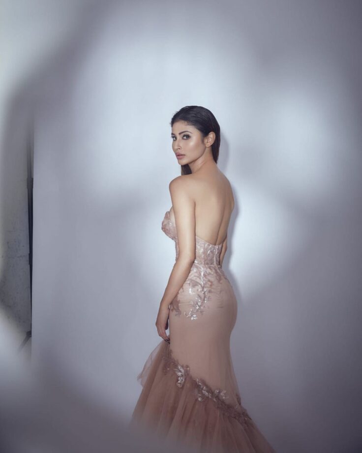 Mouni Roy Looks Steaming Hot In Tube Dress: Netizens Comment On Her Skinny Look; See Here - 1