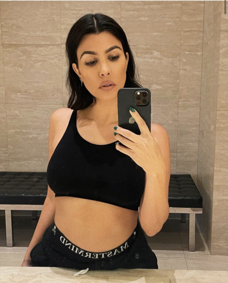 Short Hair, Don’t Care! Kourtney Kardashian’s inspired short hair looks to try - 2