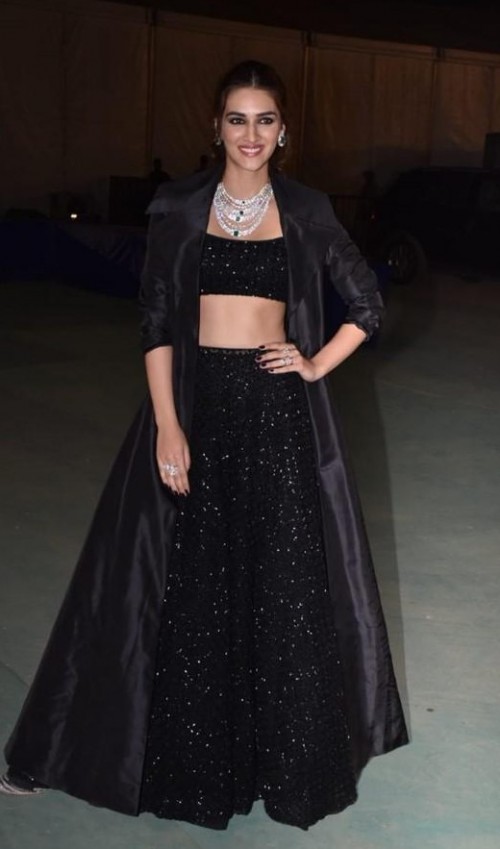 Times Kriti Sanon Left Us Nail-Biting In Black: See Pics - 2