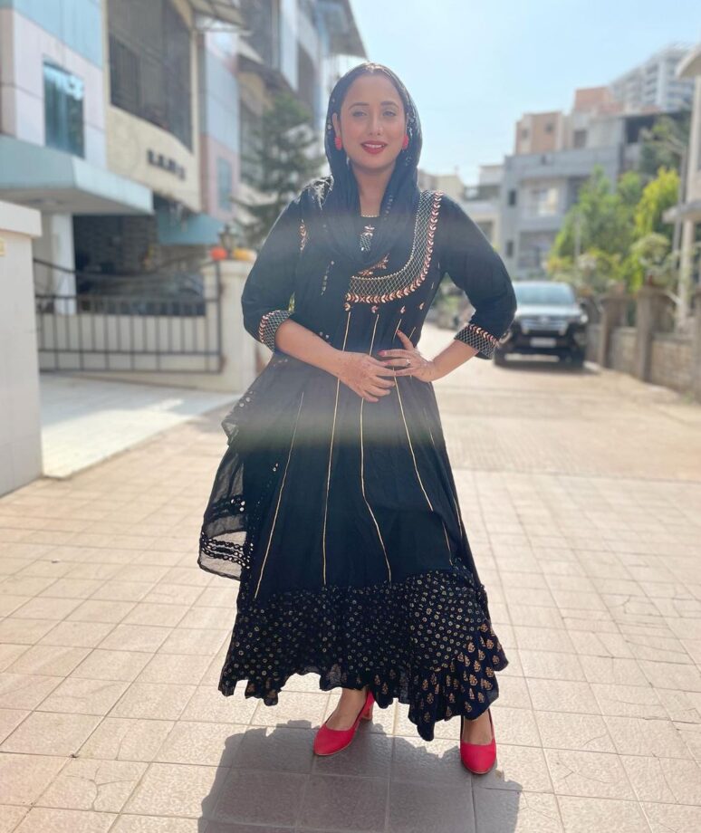 Times Rani Chatterjee Flaunted Her Hotness In Elegant Desi Looks - 2