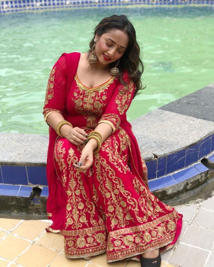 Times Rani Chatterjee Flaunted Her Hotness In Elegant Desi Looks - 4