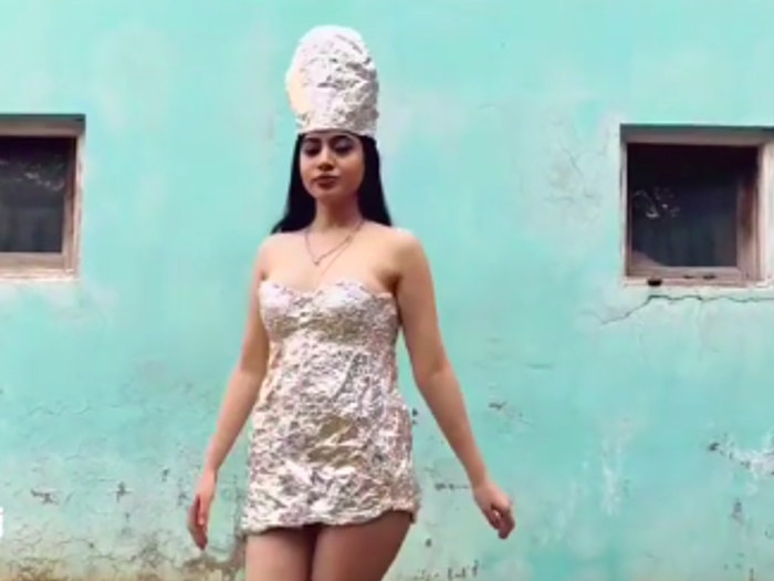 Urfi Javed Tries Replicating Rihanna’s Met Gala 2018 Look: Trolls Say ‘Hey Bhagwaan Isne Toh Silver Foil K Usage Hi Badal Diye….’ - 1