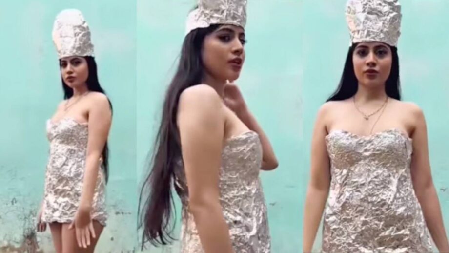 Urfi Javed Tries Replicating Rihanna’s Met Gala 2018 Look: Trolls Say ‘Hey Bhagwaan Isne Toh Silver Foil K Usage Hi Badal Diye….’ - 2