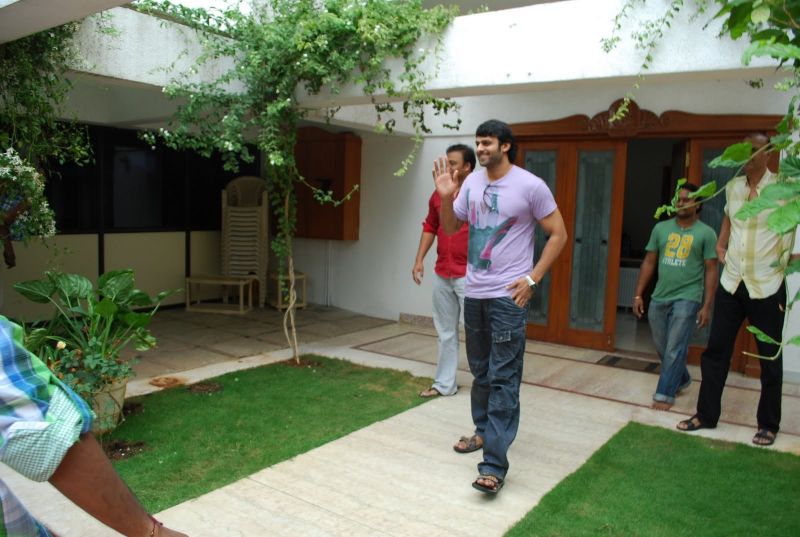 Wanna Know Where Bahubali Actor Prabhas Lives? Sneak Peek Inside The Beautiful Home Of The Versatile Actor - 3