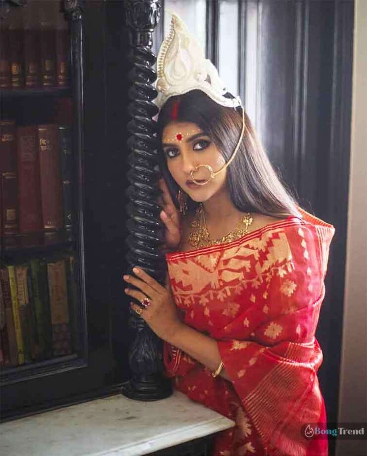 We Just Lost Our Hearts To Parno Mittra And Her Traditional Bengali Look: Have A Look Here - 2