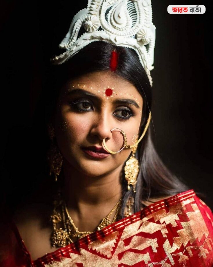 We Just Lost Our Hearts To Parno Mittra And Her Traditional Bengali Look: Have A Look Here - 3