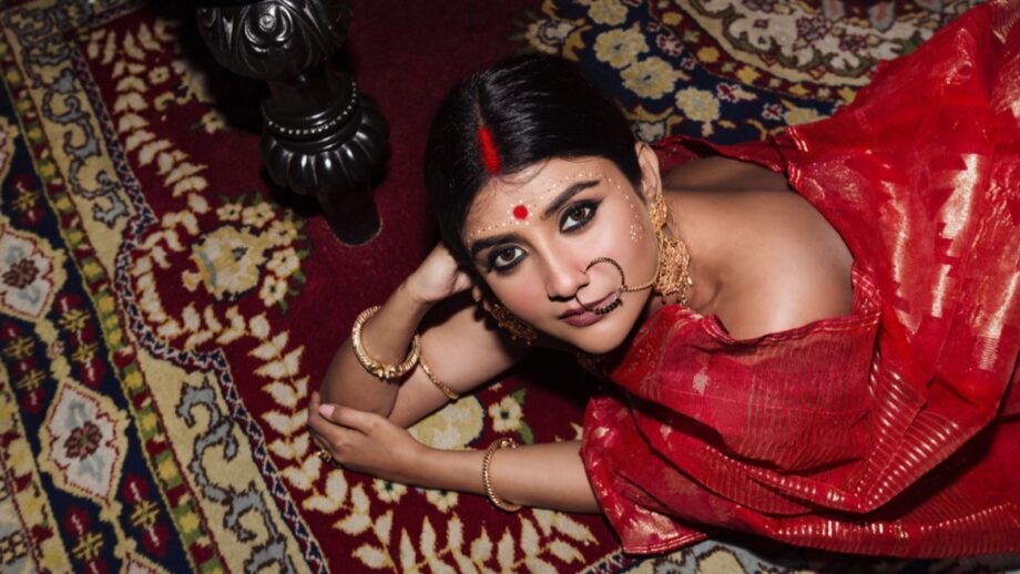 We Just Lost Our Hearts To Parno Mittra And Her Traditional Bengali Look: Have A Look Here - 4