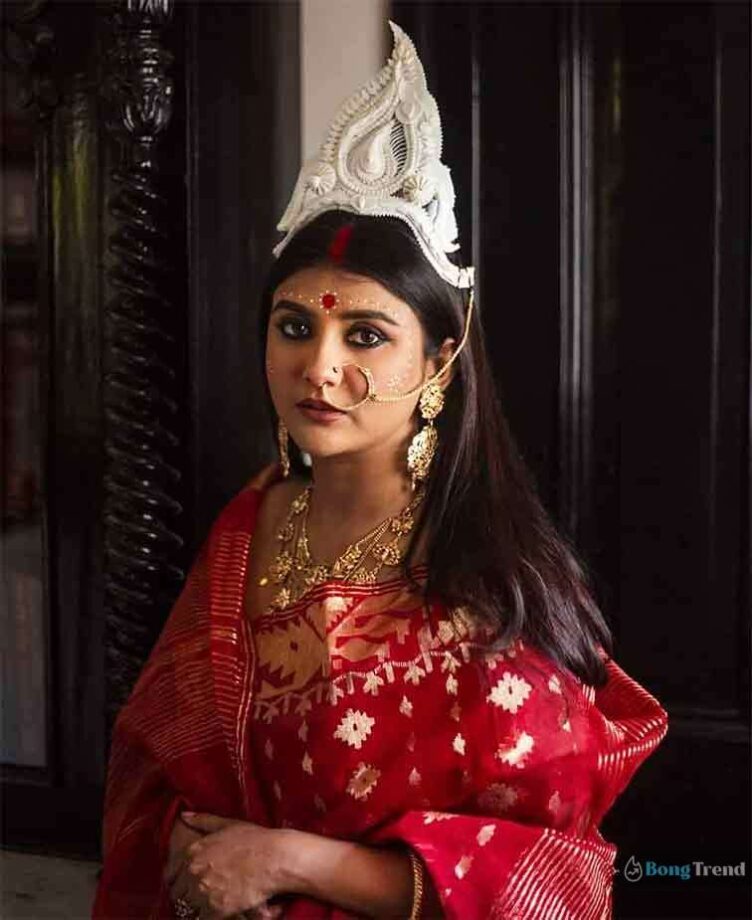 We Just Lost Our Hearts To Parno Mittra And Her Traditional Bengali Look: Have A Look Here - 5