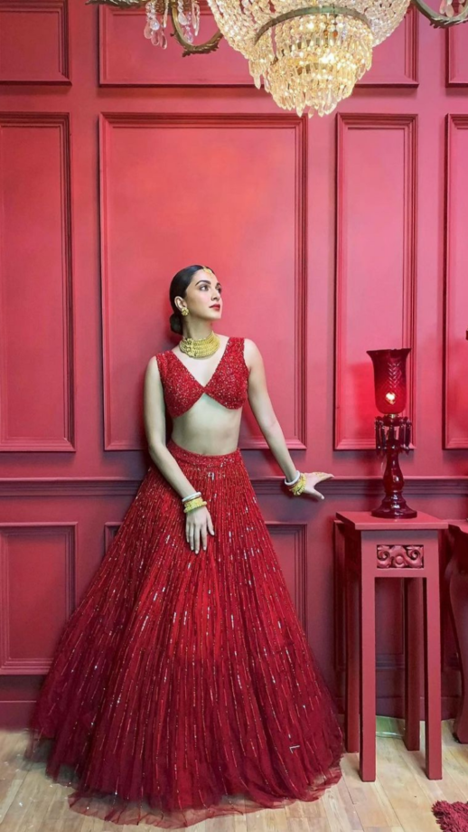 What A Beauty! Kiara Advani Serving Looks In Ravishing Red Lehengas: Which Red Lehenga Would You Choose? - 2