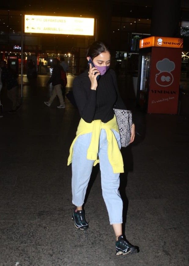 What A Hottie! Rakul Preet Singh Was Spotted At Mumbai Airport, Glimpses Here - 1