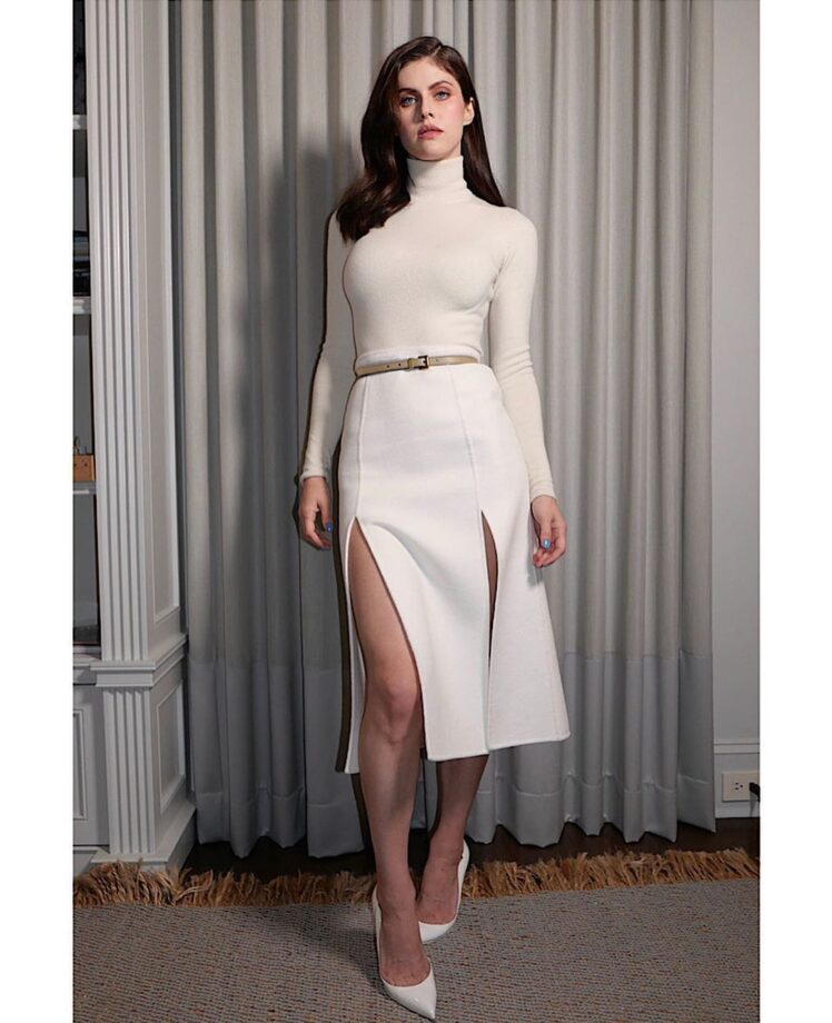 A Round-Up Of Alexandra Daddario’s Various Stunning Outfit Collection - 1