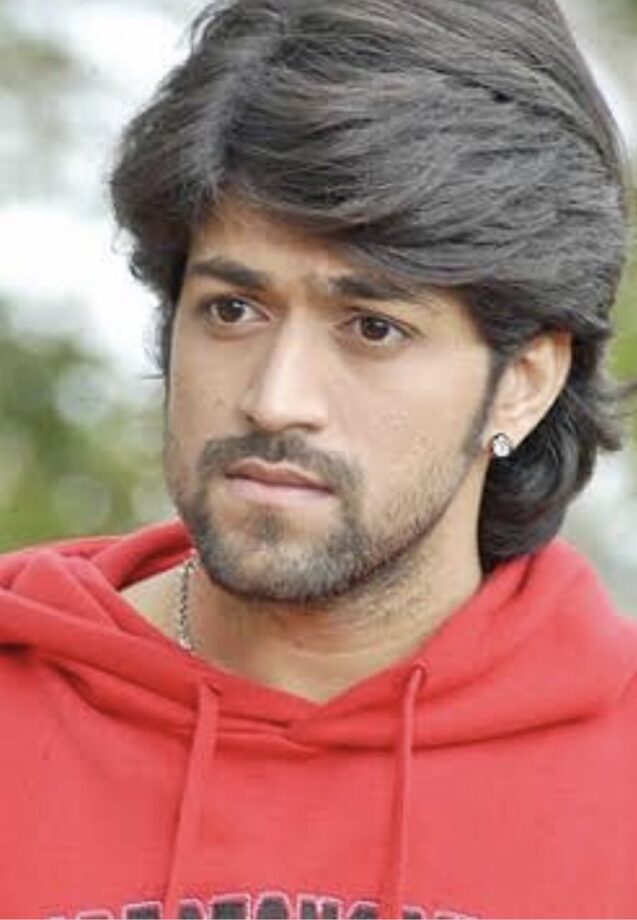 Yash without his BEARD is like lion without Mane. Agree/Disagree?? See pics here - 0