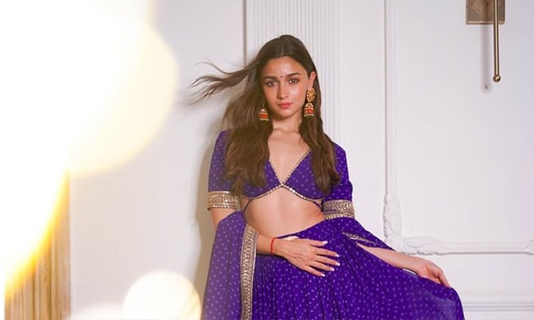 5 Beautiful Blouse Designs To Pick From Alia Bhatt’s Wardrobe - 4