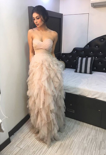 5 Pictures Of Mouni Roy That Prove She Is A Queen Of Western Outfits: Yay/Nay? - 2