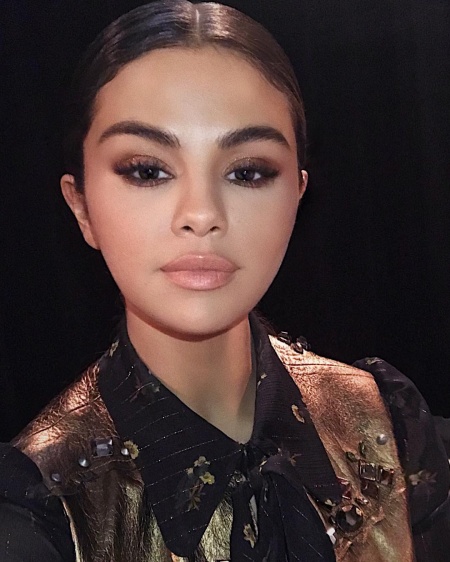 5 Steps To Recreate Selena Gomez’s Rosy, Radiant Makeup Look - 1