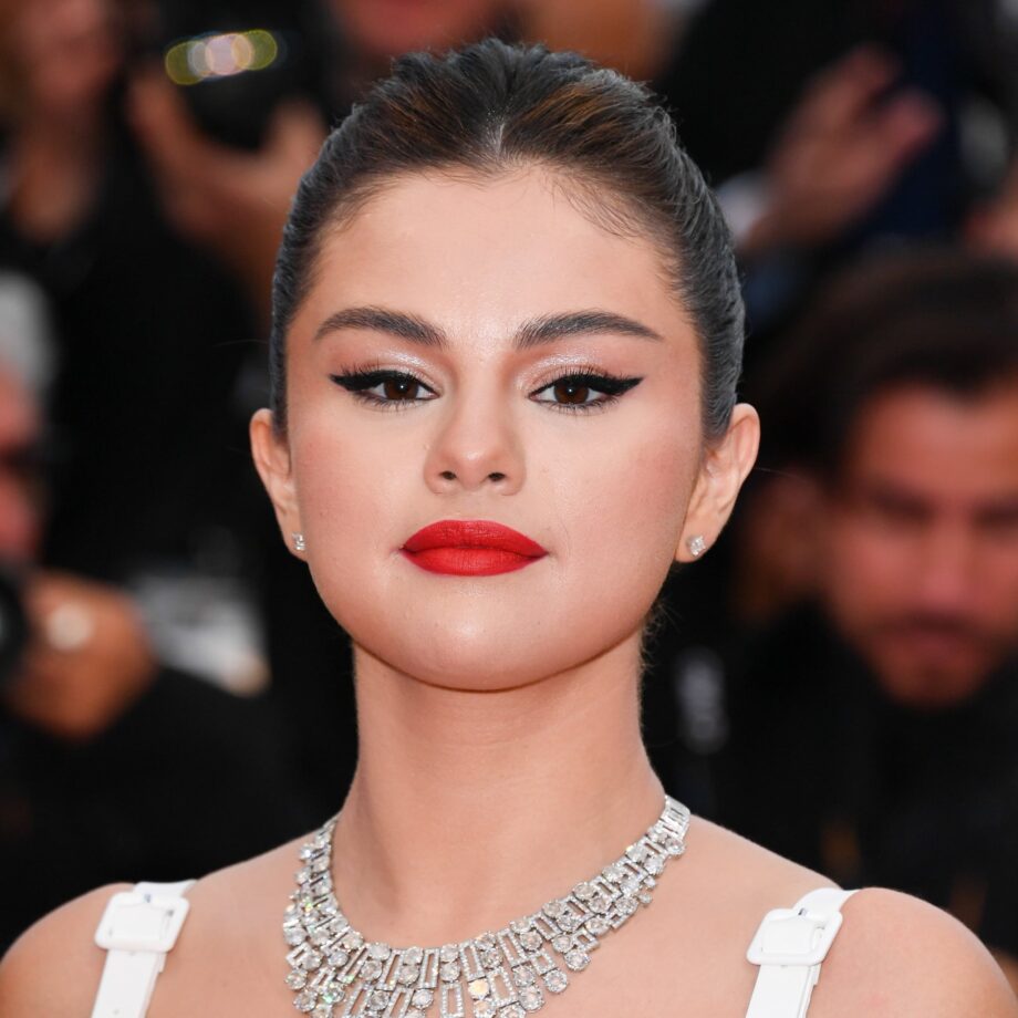 5 Steps To Recreate Selena Gomez’s Rosy, Radiant Makeup Look - 2