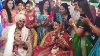 A Bride & Groom Play Fun Game During Wedding Pheras, Watch Video