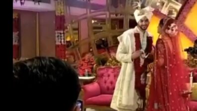 A Desi Groom Asks Bride For Kiss During Varmala Ceremony, Watch Her Reaction