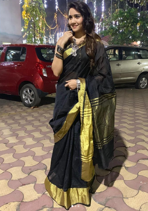 Ashi Singh’s Elegant Ethnic Wardrobe We Love The Most - 1