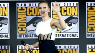 Attending A Cocktail Party? Bookmark Scarlett Johansson’s Body-Hugging Crop Top To Look Like a Bombshell