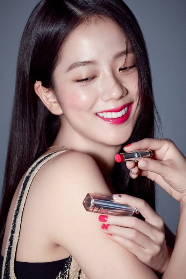 Best lipstick inspiration from the Beauty Queen Jisoo of Blackpink: From Bold to Subtle Shades - 5