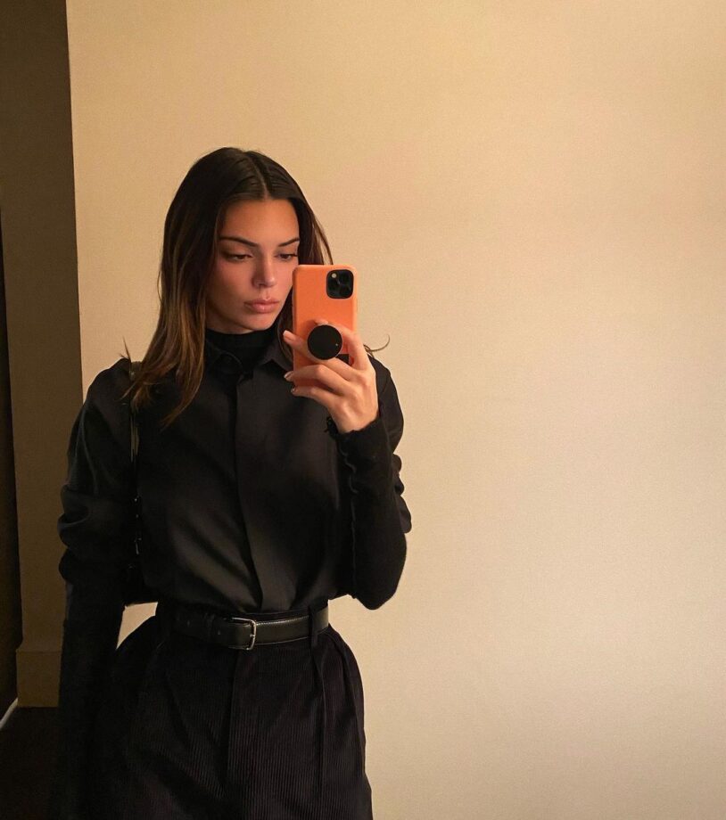 Best Mirror selfie poses by The Selfie Queen Kendall Jenner, check pics - 3